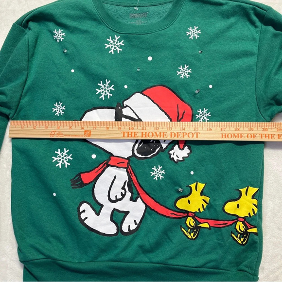 PEANUTS Snoopy Light Up Junior Christmas Sweatshirt Green Small NWOT (Flaw) - Picture 8 of 10